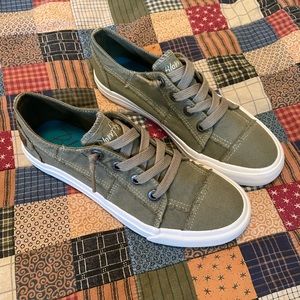 Blowfish shoes BRAND NEW, size 7